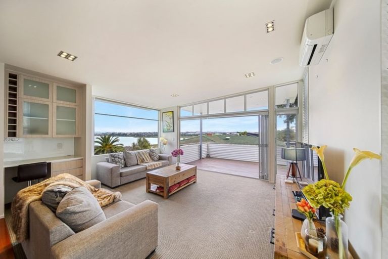 Photo of property in 18 Walter Street, Hauraki, Auckland, 0622