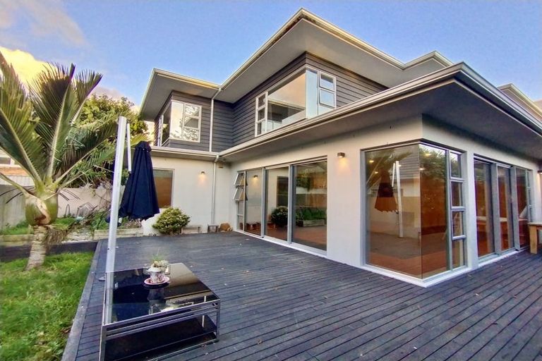 Photo of property in 10a Waterloo Road, Milford, Auckland, 0620