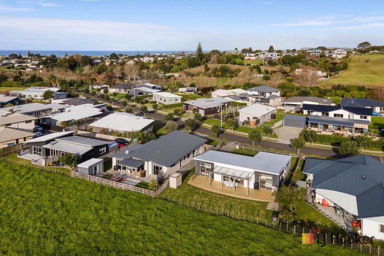 Photo of property in 34 Ocean Breeze Drive, Waihi Beach, 3611