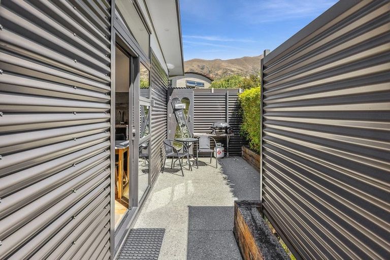 Photo of property in 21 Stonebrook Drive, Wanaka, 9305