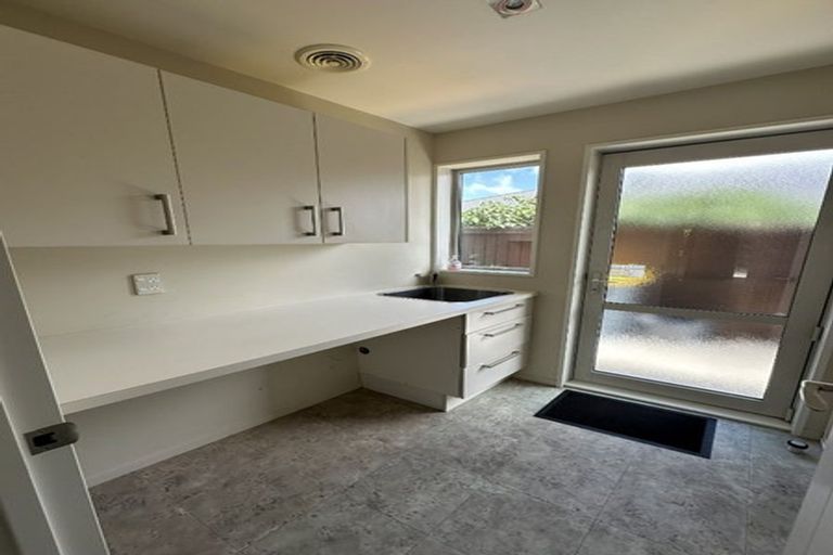 Photo of property in 6 Federer Lane, Bishopdale, Christchurch, 8053