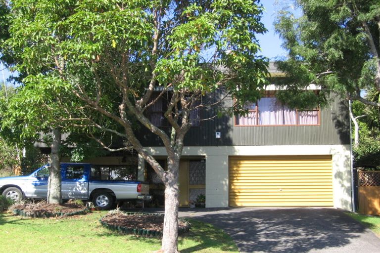 Photo of property in 72 Newhaven Terrace, Mairangi Bay, Auckland, 0630