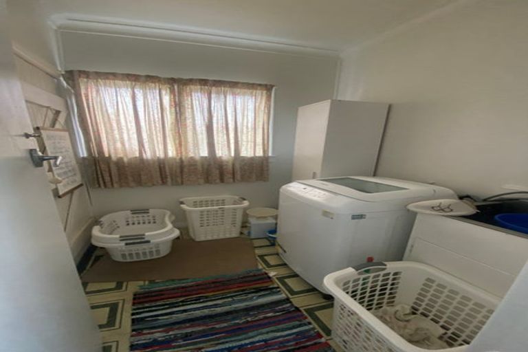 Photo of property in 2 Liverpool Street, Takaro, Palmerston North, 4412