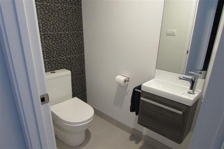 Photo of property in 28 Te Oneroa Way, Long Bay, Auckland, 0630