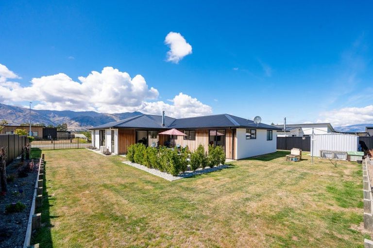Photo of property in 4 Pennycook Place, Lake Hawea, Wanaka, 9382
