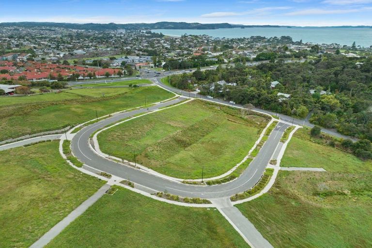 Photo of property in 15 Awanui Road, Red Beach, 0932