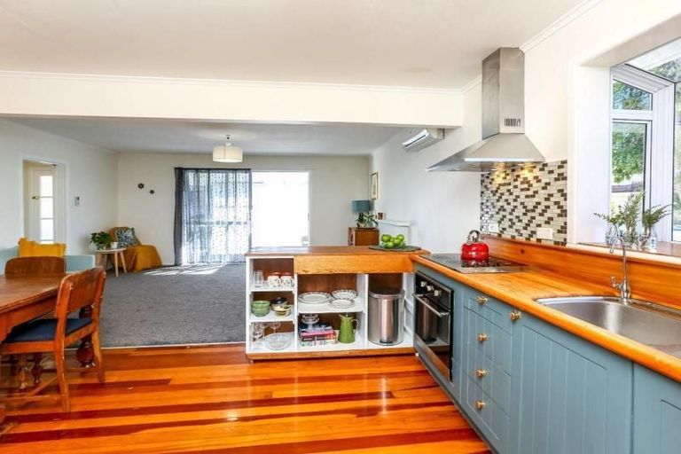 Photo of property in 16 Trafalgar Street, Westown, New Plymouth, 4310