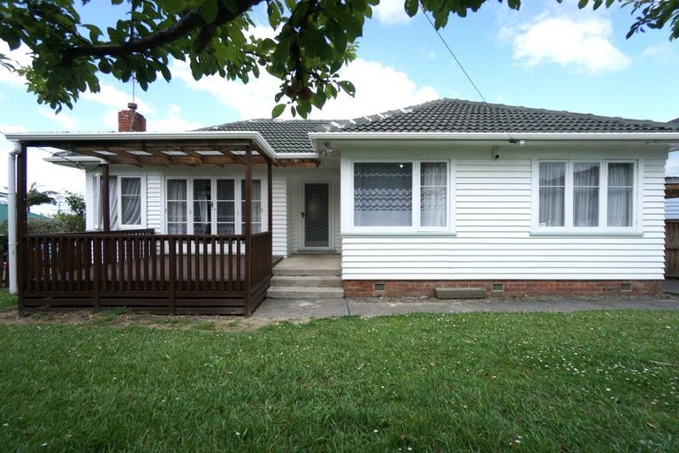 Photo of property in 494 Blockhouse Bay Road, Blockhouse Bay, Auckland, 0600