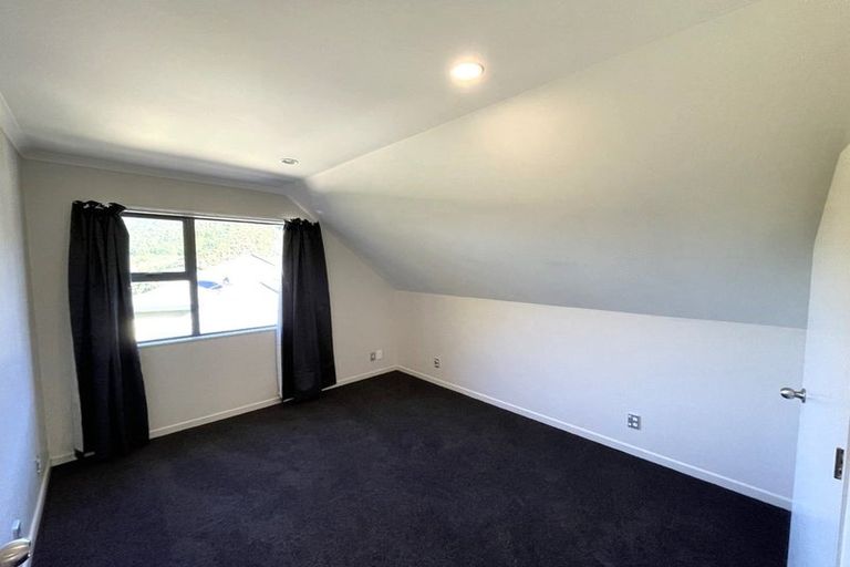 Photo of property in 30a Domanski Crescent, Owhiro Bay, Wellington, 6023