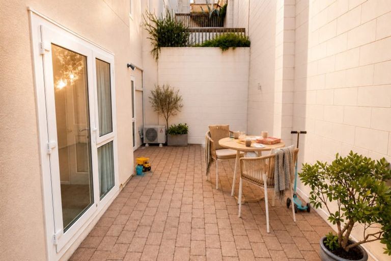 Photo of property in 4a Macdonald Crescent, Te Aro, Wellington, 6011