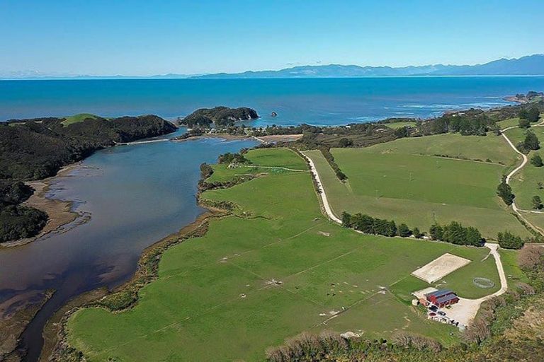 Photo of property in 102 Wharariki Road, Puponga, Collingwood, 7073
