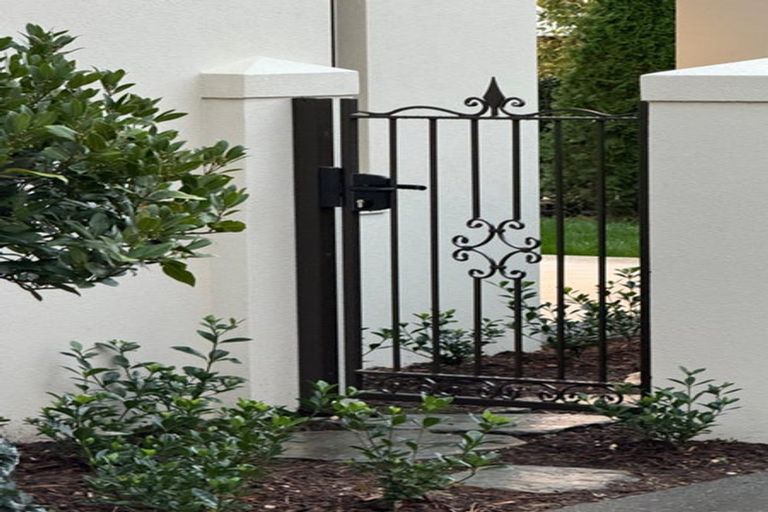 Photo of property in 5 Brianna Place, Karaka, 2113