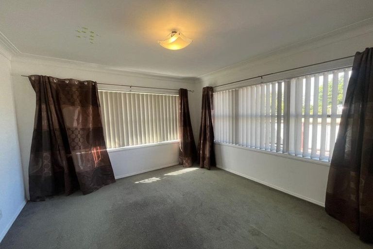 Photo of property in 20 Harrington Road, Henderson, Auckland, 0610