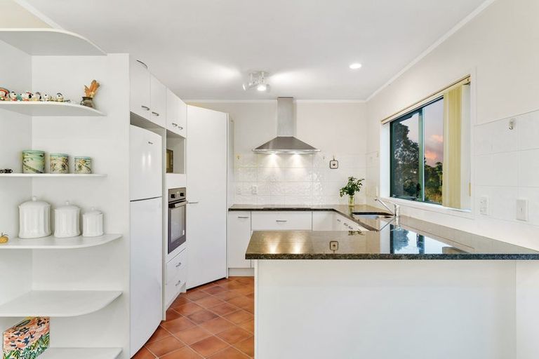 Photo of property in 1a Lobelia Rise, Goodwood Heights, Auckland, 2105