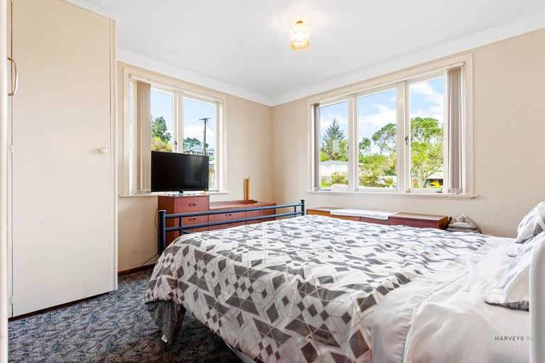 Photo of property in 14 Pine Avenue, Henderson, Auckland, 0612