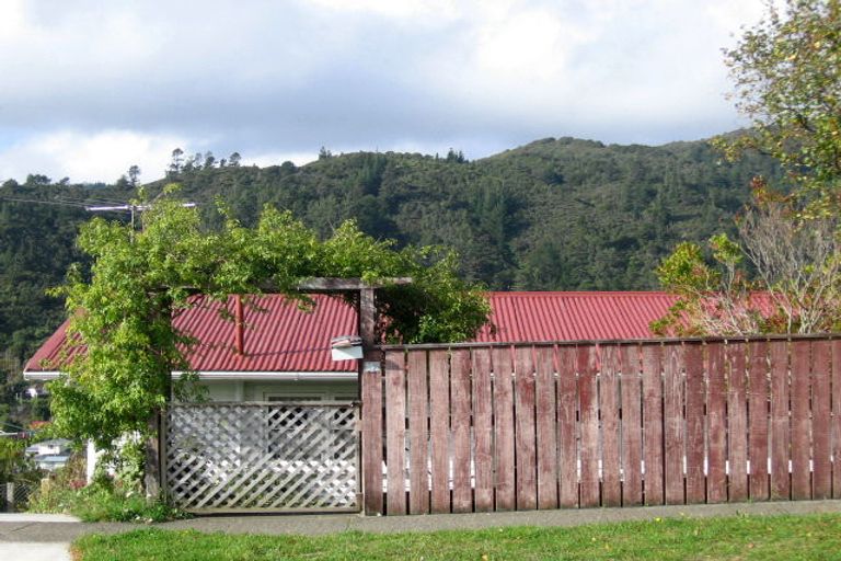 Photo of property in 17 Amundsen Grove, Stokes Valley, Lower Hutt, 5019
