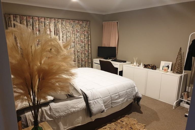 Photo of property in 20a Malmo Place, Massey, Auckland, 0614