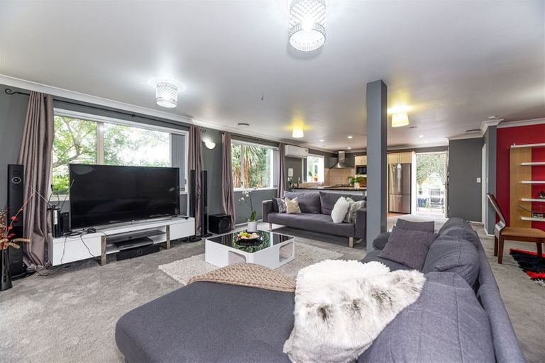 Photo of property in 1/137 Te Atatu Road, Te Atatu South, Auckland, 0610