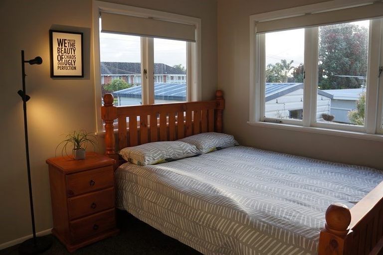 Photo of property in 1a Corrella Road, Belmont, Auckland, 0622