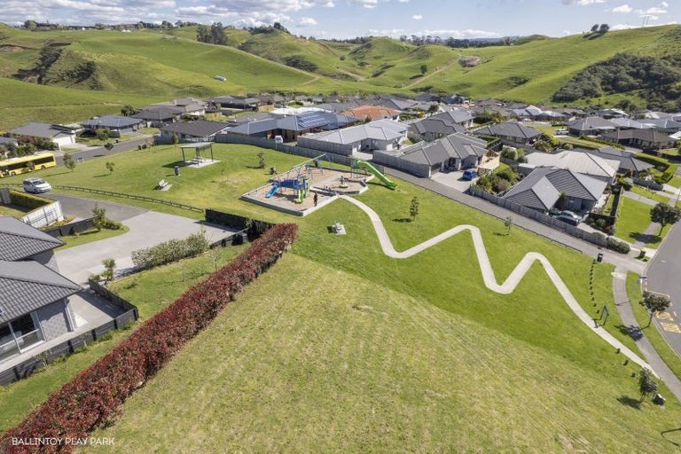 Photo of property in 45 Ballintoy Park Drive, Welcome Bay, Tauranga, 3175