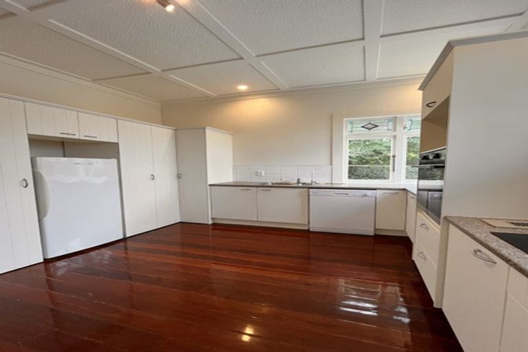 Photo of property in 11 Norwood Road, Bayswater, Auckland, 0622