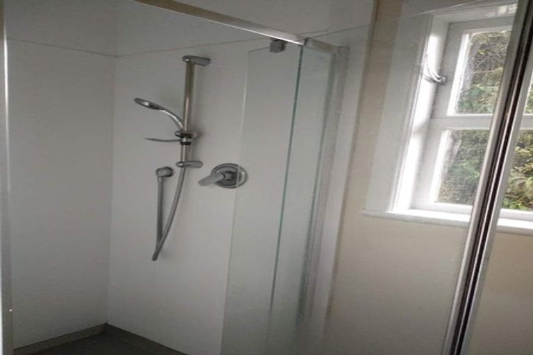 Photo of property in 88 Newlands Road, Newlands, Wellington, 6037