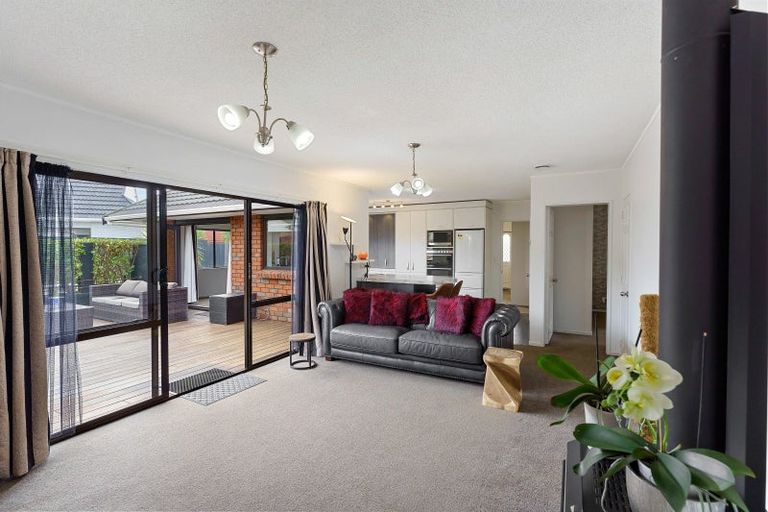 Photo of property in 5 Oakwood Grove, Paraparaumu Beach, Paraparaumu, 5032