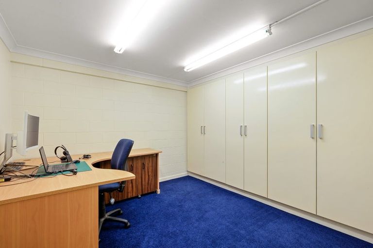 Photo of property in 10 Larsen Place, Merrilands, New Plymouth, 4312