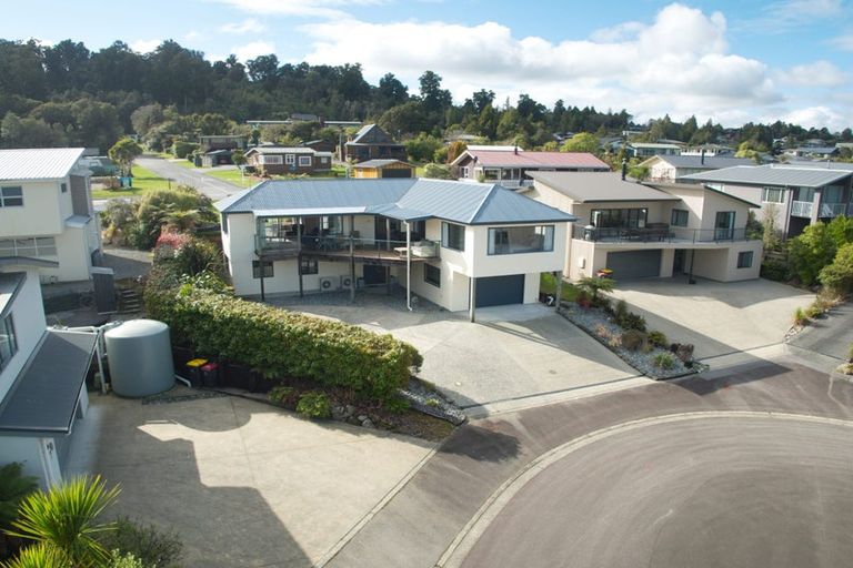 Photo of property in 9 Ranui Place, Moana, 7872
