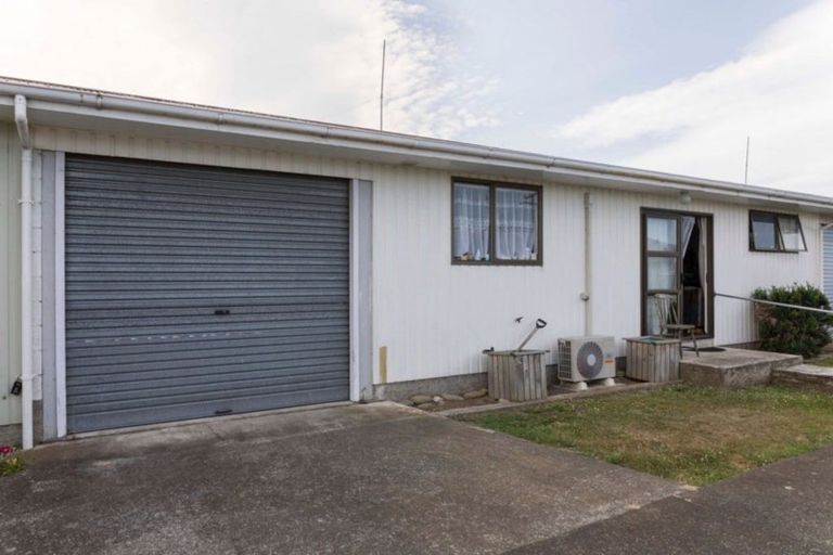 Photo of property in 2/28 Miller Street, Dannevirke, 4930