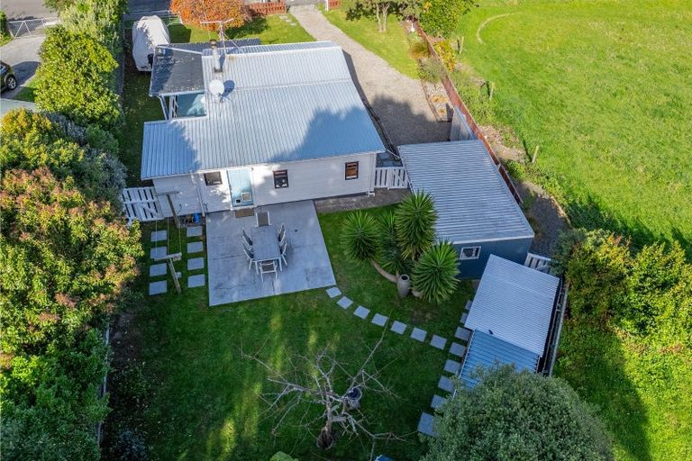 Photo of property in 17 Old Coach Road South, Otaki Beach, Otaki, 5512