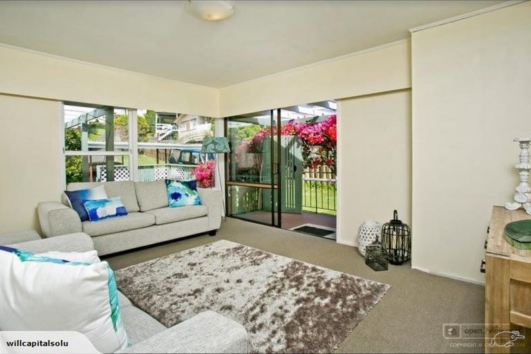 Photo of property in 1/53 Ayton Drive, Totara Vale, Auckland, 0629