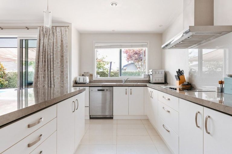 Photo of property in 58 Kayelene Place, Omokoroa, 3114