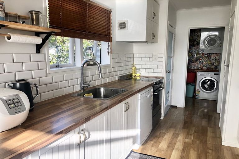 Photo of property in 1/15 Paramu Avenue, Birkdale, Auckland, 0626