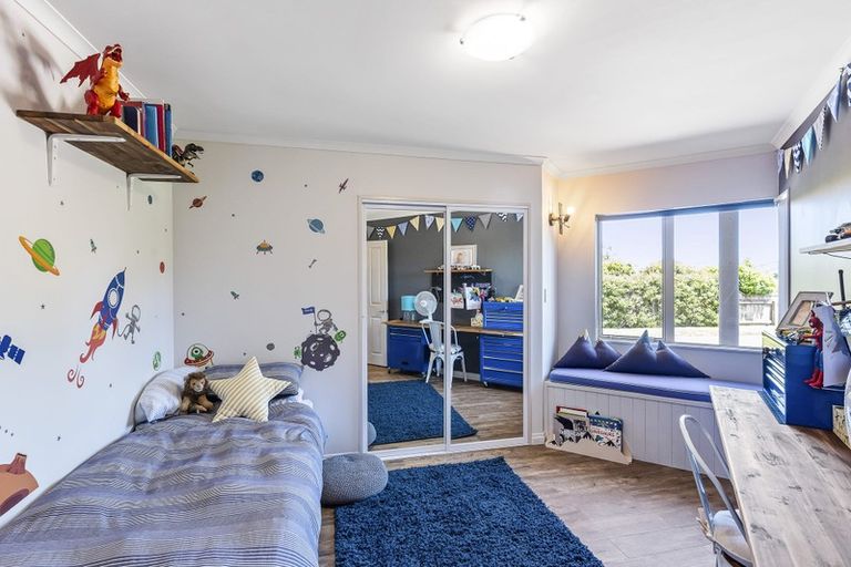 Photo of property in 10 Glen Loch Place, Paraparaumu, 5032