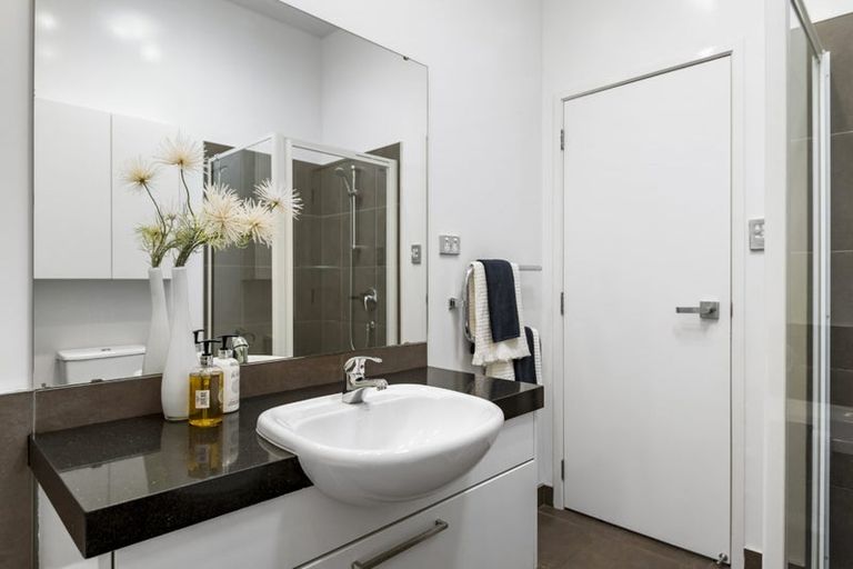 Photo of property in 15 Seagate Place, Red Beach, 0932