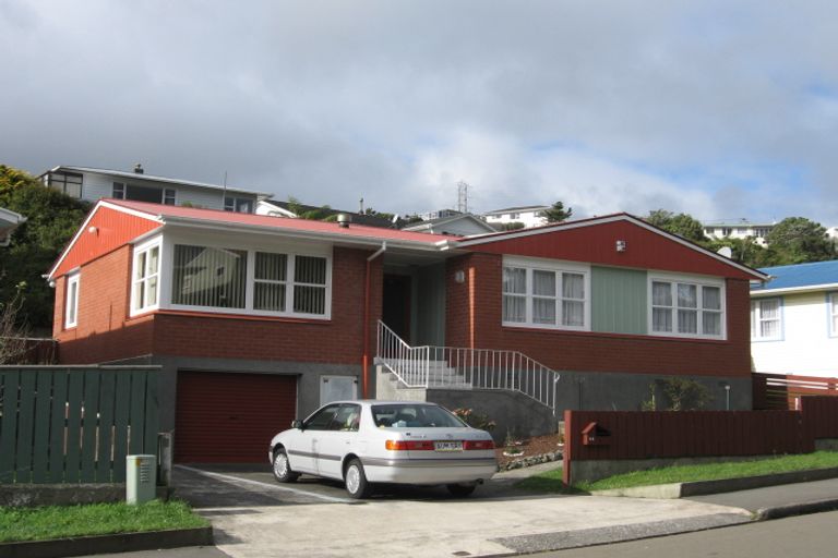 Photo of property in 94 Kenmore Street, Newlands, Wellington, 6037