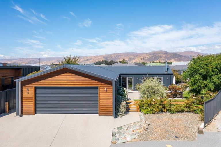 Photo of property in 15 Magnetic Place, Cromwell, 9310