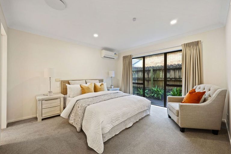 Photo of property in 1/17 Penruddocke Road, Half Moon Bay, Auckland, 2012