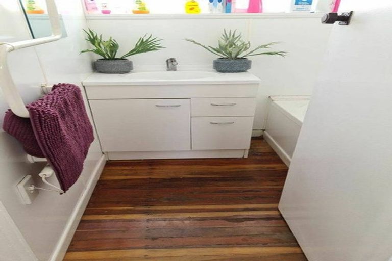 Photo of property in 10 Ross Road, Western Heights, Rotorua, 3015