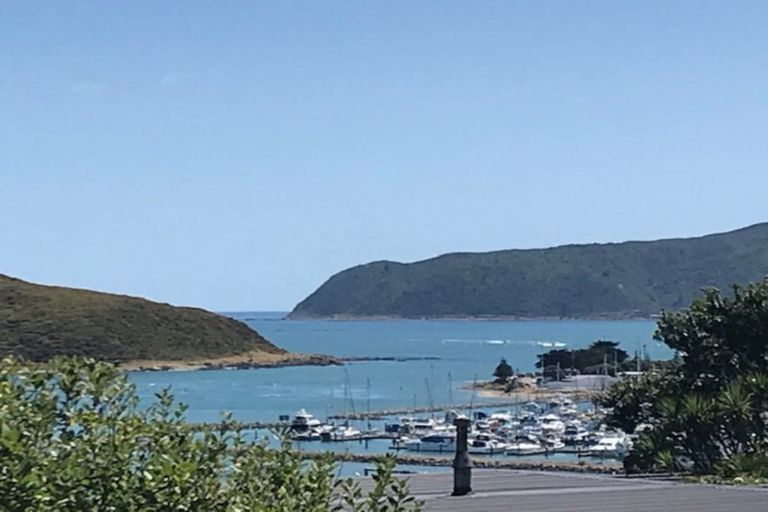 Photo of property in 8a Kiriwai Road, Paremata, Porirua, 5024