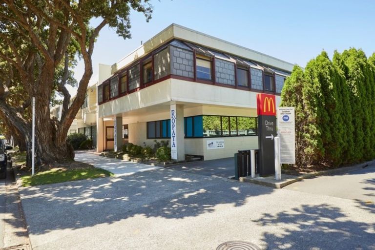 Photo of property in 6 Raroa Road, Kelburn, Wellington, 6012