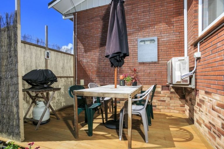 Photo of property in 1/279 Sunset Road, Sunnynook, Auckland, 0632