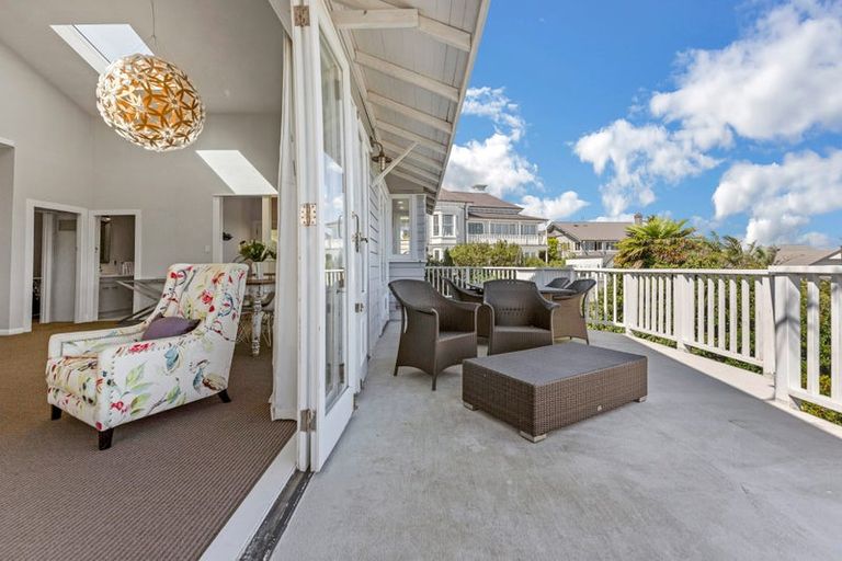 Photo of property in 2/15a Kerr Street, Devonport, Auckland, 0624