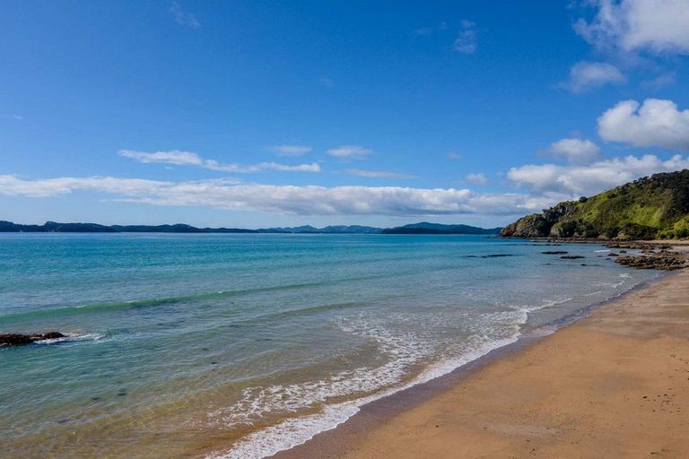 Photo of property in 135 Long Beach Road, Russell, 0202