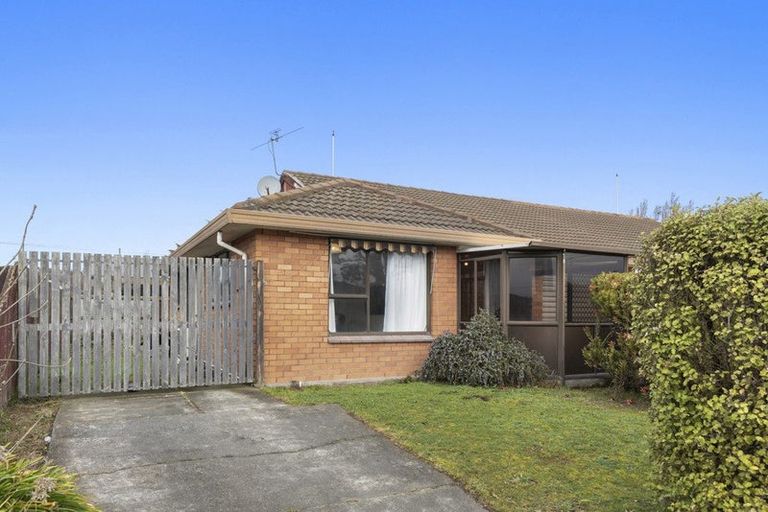 Photo of property in 2/2 Mchaffies Place, Wainoni, Christchurch, 8061