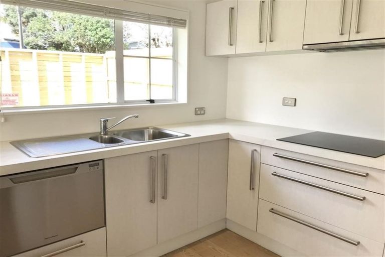 Photo of property in 1/73 Shakespeare Road, Milford, Auckland, 0620