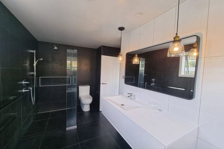 Photo of property in 13 Merchant Avenue, Te Atatu South, Auckland, 0610