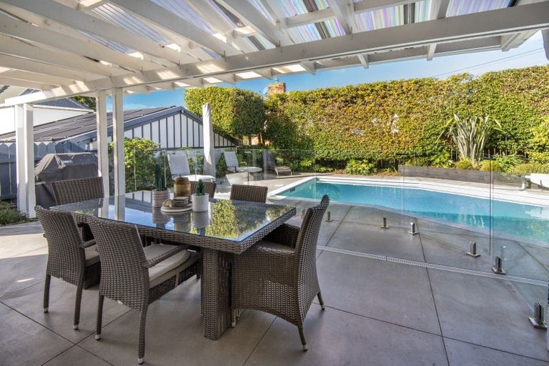 Photo of property in 1/11a Hauraki Road, Hauraki, Auckland, 0622