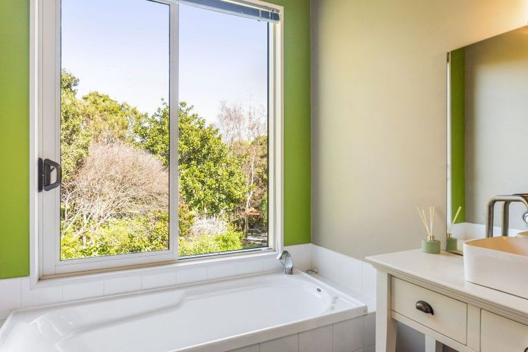 Photo of property in 32 Hadfield Road, Peka Peka, Waikanae, 5391
